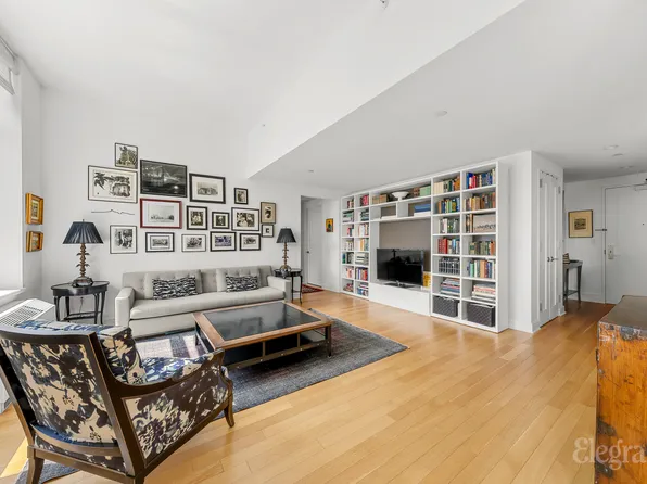 80 Riverside Boulevard image 2 of 17