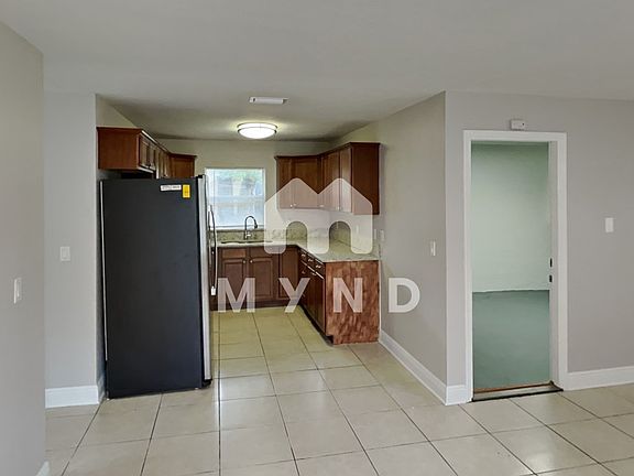 5th image of 3613 E Paris St
