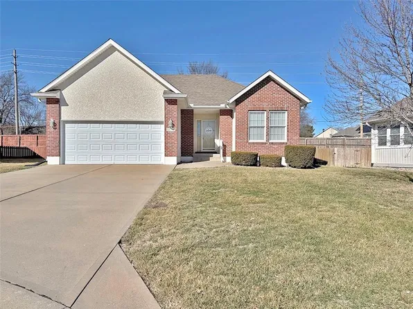 1112 SW Hoke Dr, Lees Summit, MO 64081