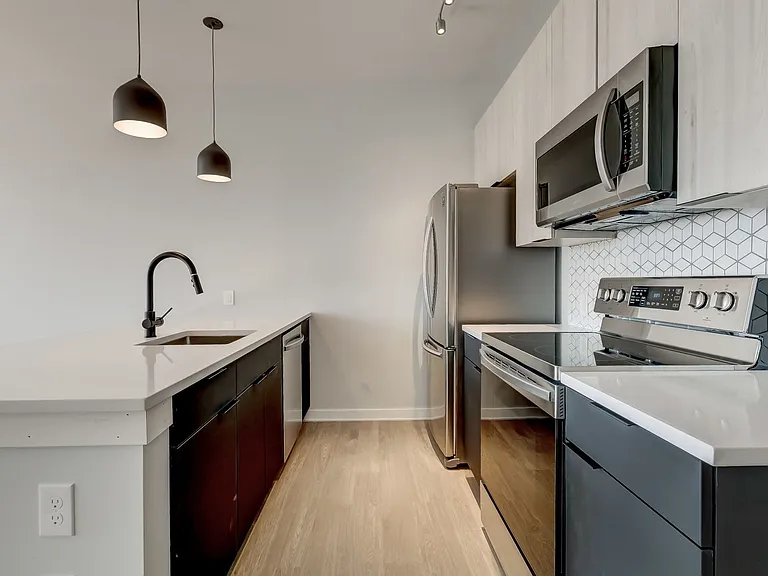 115 W Hamburg — Photo 4
