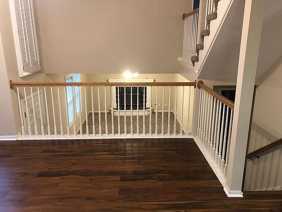 2nd image of 600 SE Greenridge Dr