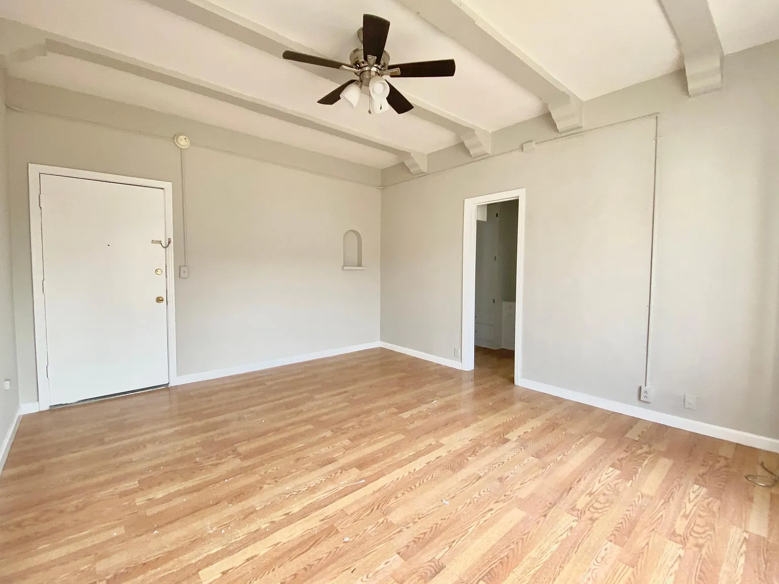 Studio, 400 sqft, $1,595 — Photo 2