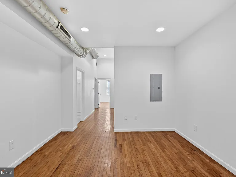 1729 W Master St #B — Photo 7