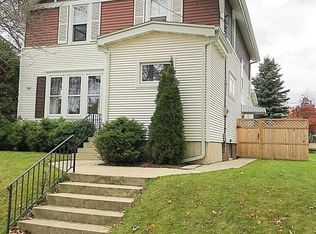 834 N 9th St, Manitowoc, WI 54220