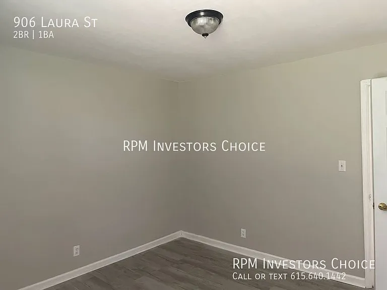 906 Laura St — Photo 16