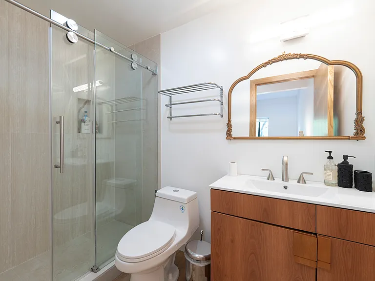 2450 Coldwater Canyon Dr — Photo 40