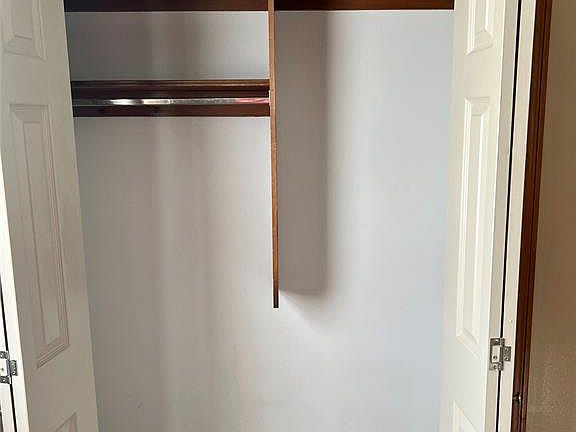 2nd image of 3501 N Ridgewood Dr