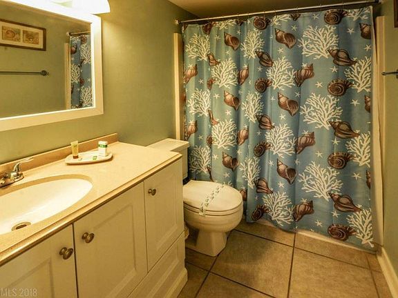4th image of 930 W Beach Blvd #111