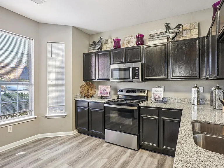 Bridford Lake Apartments — Photo 15