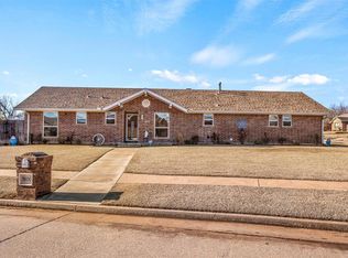 1800 Pinewood Dr, Moore, OK 73160
