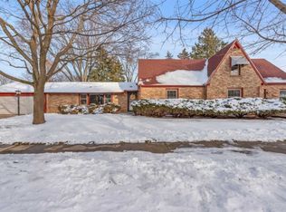 403 N Commonwealth Ave, Elgin, IL 60123