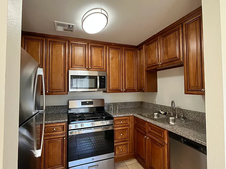 Chateau Studio Village Apartments — Photo 8