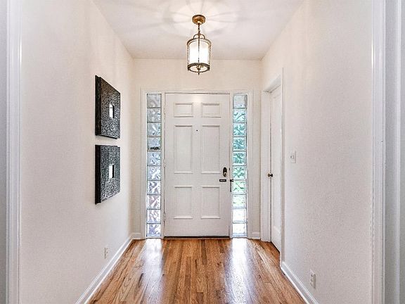 4th image of 15990 Rose Ave