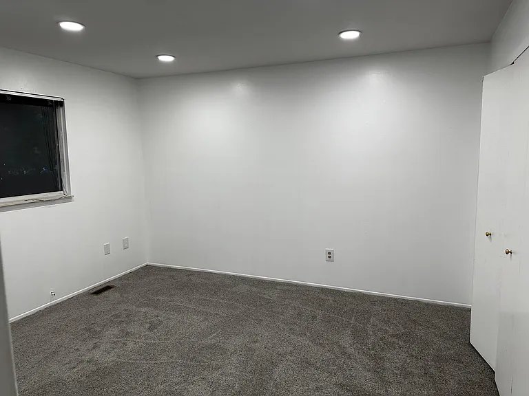 7356 Hedgerow Ct — Photo 12