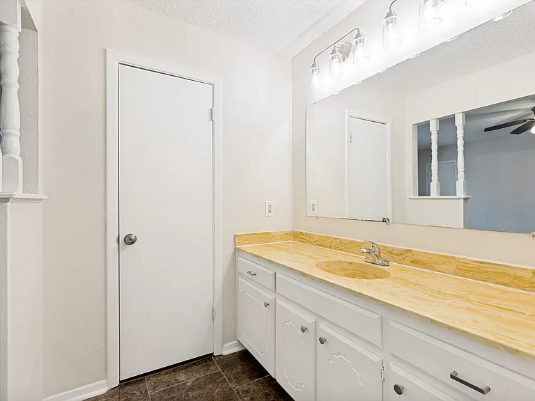 6737 Fair Meadows Dr — Photo 13