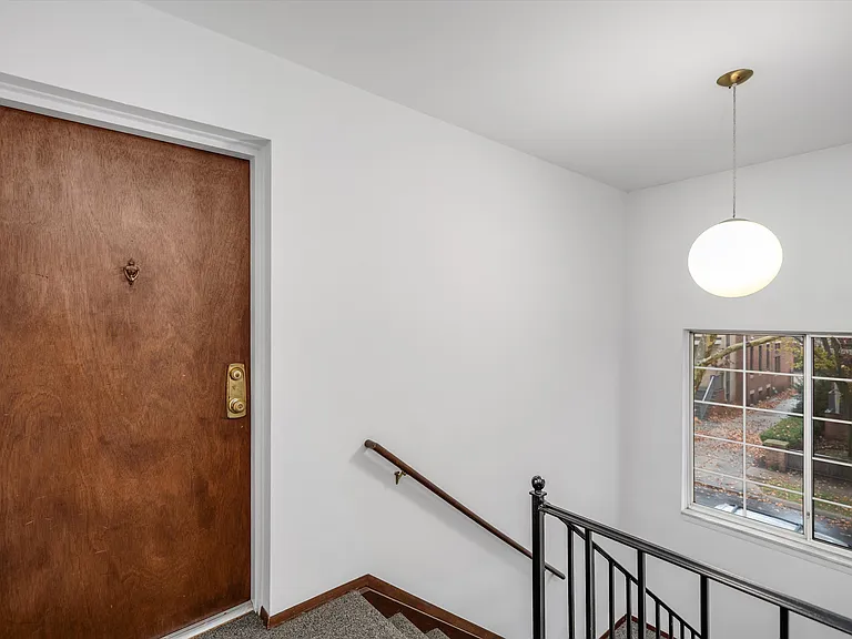Hartford Place Apartments — Photo 3