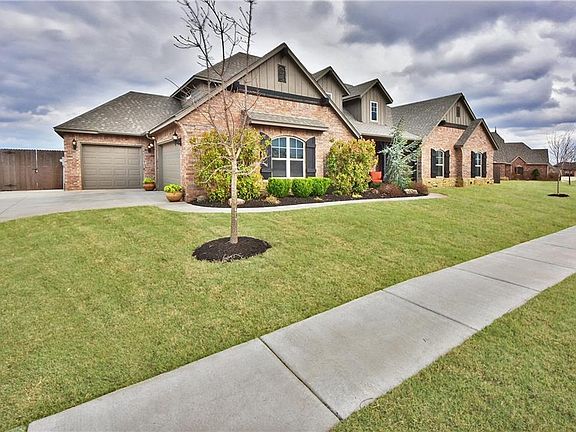 2nd image of 15600 Pompeya Ln