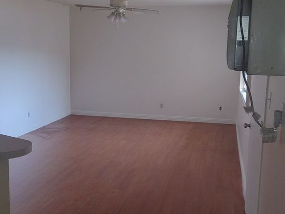 3rd image of 228 W Spazier Ave #J