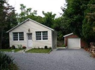 40 Dandelion Rd, Rocky Point, NY 11778