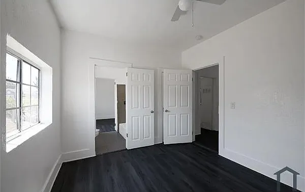 204 W 52nd Pl — Photo 9
