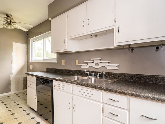 5th image of 241 Loretta Dr