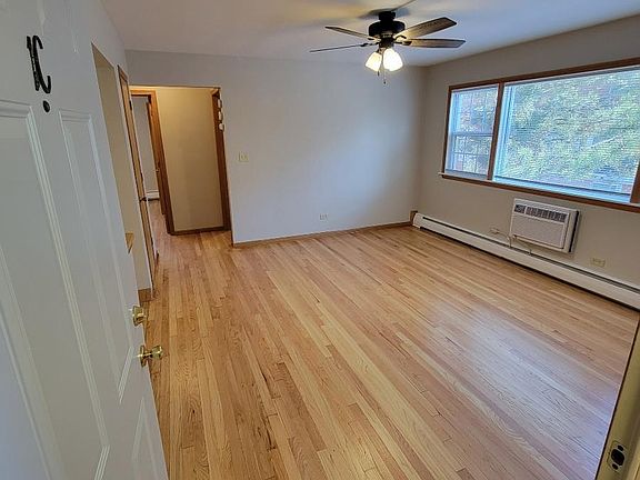 3rd image of 707 Lake St