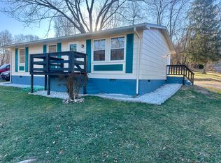 905 E Cypress St, Covington, VA 24426