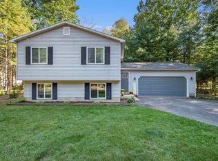 875 Lodge Trl, Interlochen, MI 49643