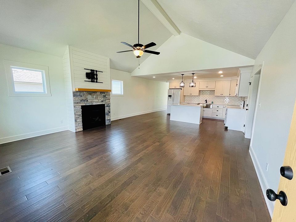 1614 Crystal Lake Dr, La Grange, KY 40031 Zillow