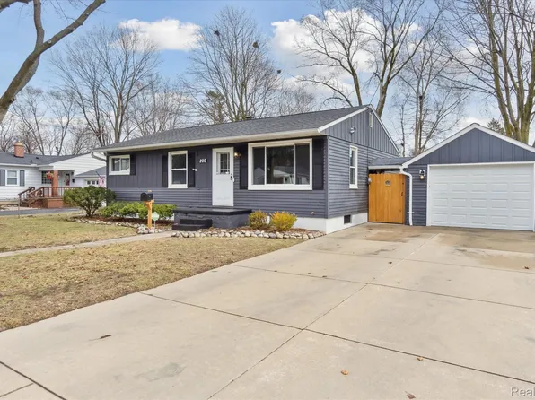 200 Labian Dr, Flushing, MI 48433