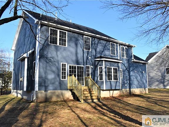 3rd image of 301 Cedar Ave