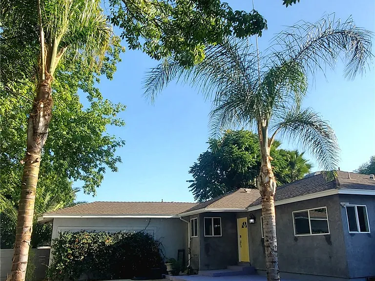 7121 Jumilla Ave — Photo 2
