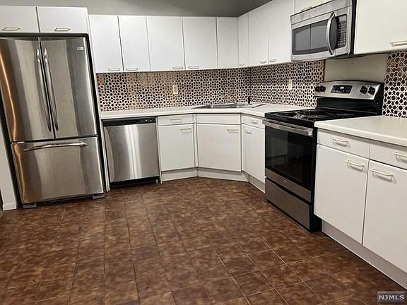 3rd image of 13 Carlyle Ct #13