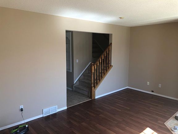5th image of 12410 98th St