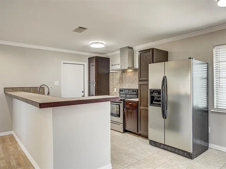 703 Terryland Dr — Photo 12