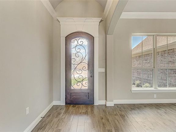 5th image of 1041 Anna Cir
