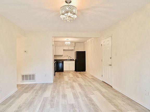3rd image of 708 Ridgestone Dr APT C