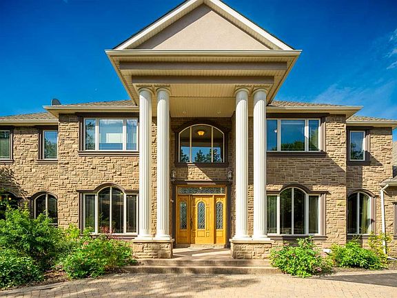 2nd image of 19 Spring Ridge Est