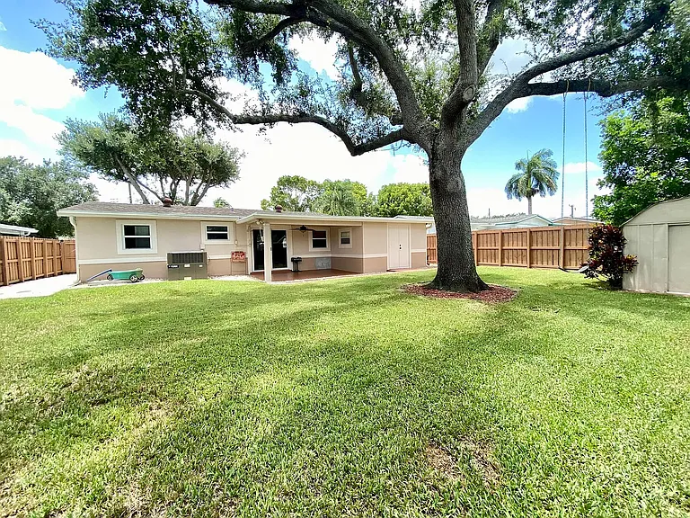 9457 SW 51st Pl — Photo 9