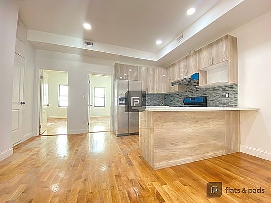 3rd image of 583 Evergreen Ave #2