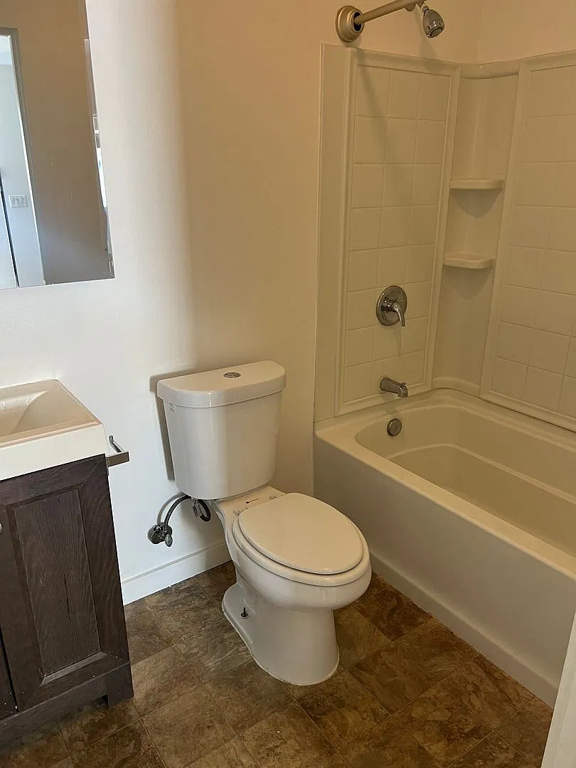 2 bed, 1.0 bath, $2,050 — Photo 4