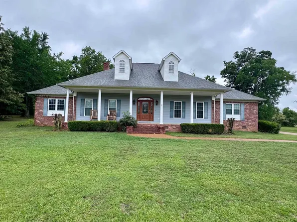 809 Twelve Oaks Dr, Adamsville, TN 38310