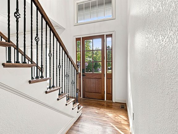 4th image of 804 Ballantrae Pkwy