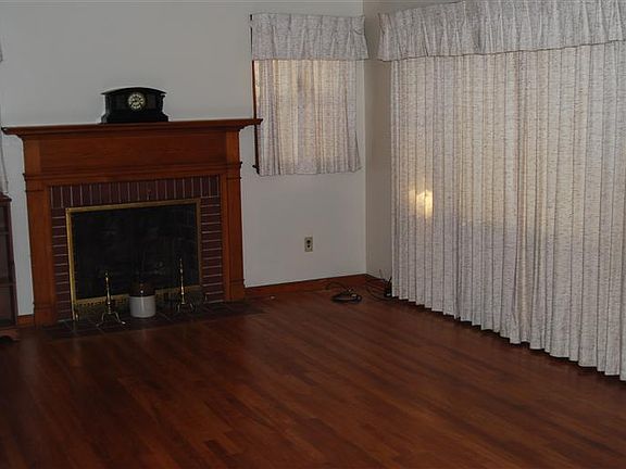 2nd image of 4613 Roosevelt Ave