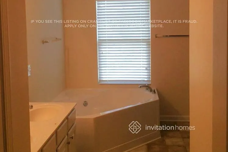 1030 Franklin Ct — Photo 5