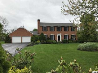 4 Farm Ln, Carlisle, PA 17015