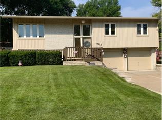 9323 O St, Omaha, NE 68127