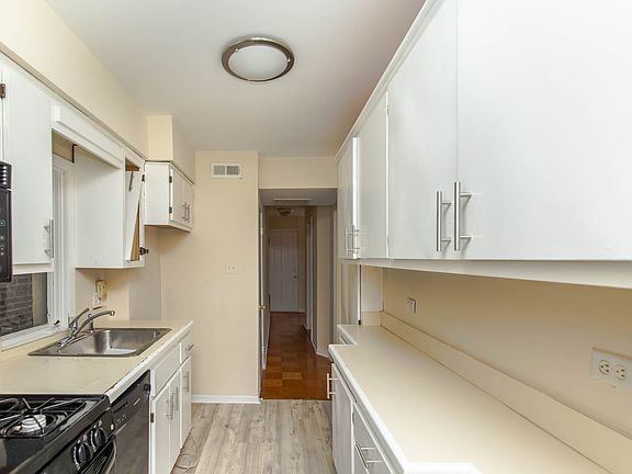 2nd image of 415 W Armitage Ave #4151