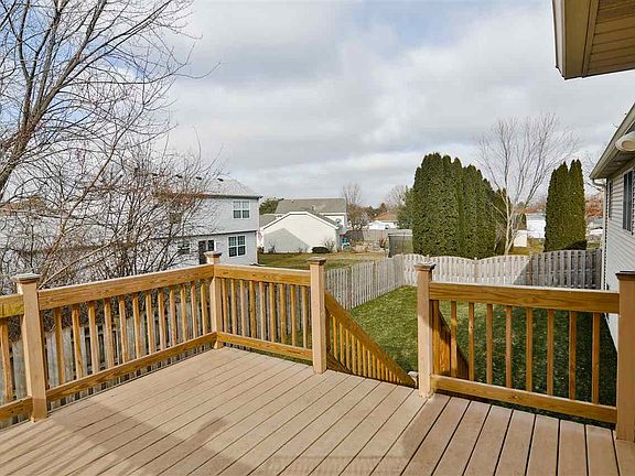 4th image of 1651 Ash Ave