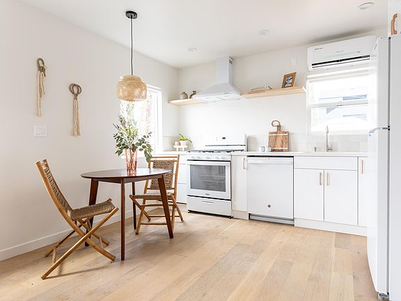 2nd image of 3611 Bellevue Ave #3615